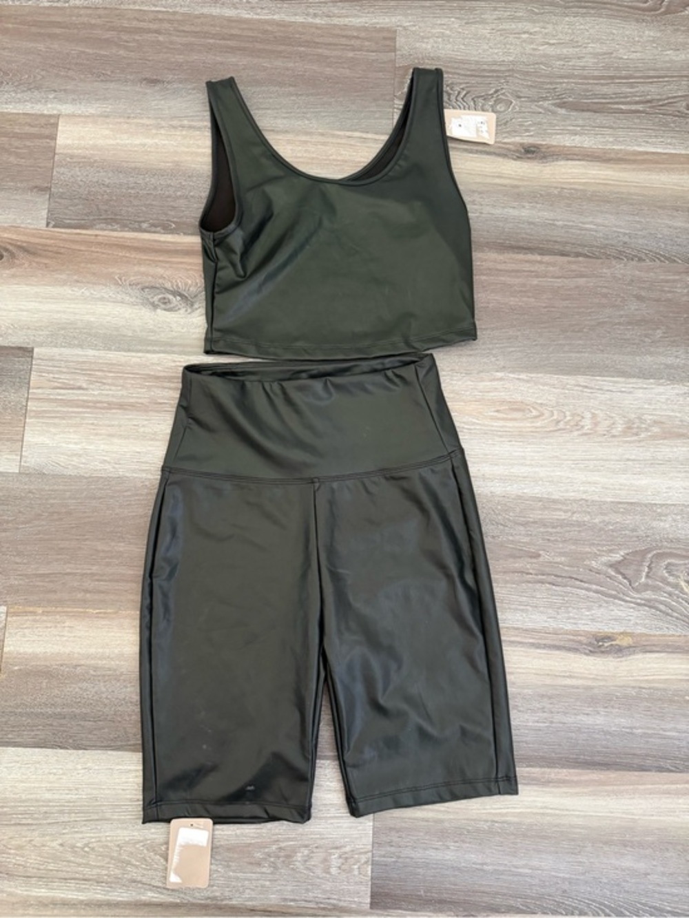NWT Color Alien Top & Shorts Set Size Medium